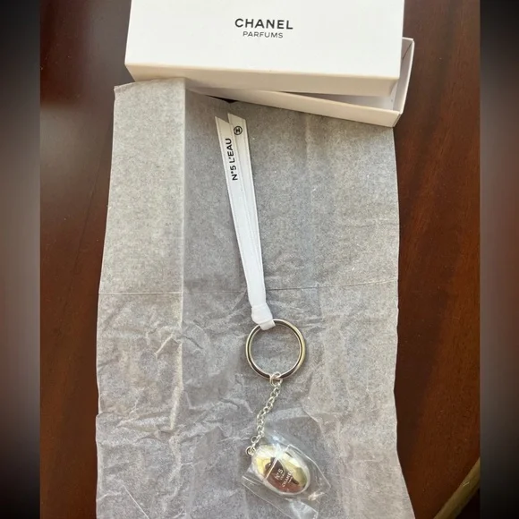Novelty Charm Nº5 L'EAU Perfume Bottle Key Chain Limited Edition VIP GIFT - Picture 4 of 9